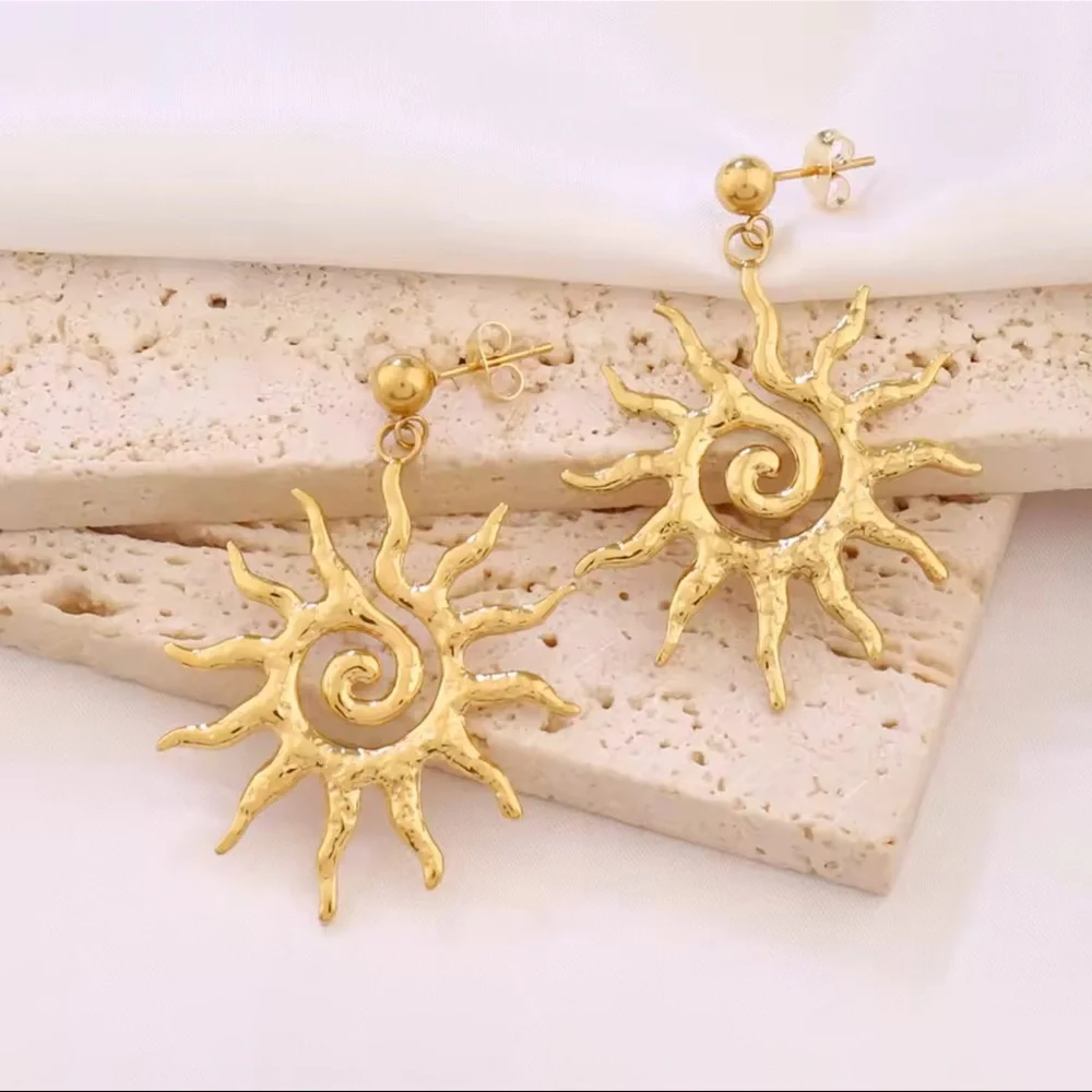 18K Gold Radiant Sun Earrings NEW! - Picture 9 of 13